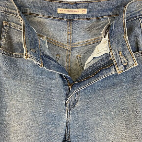 Levi’s Women’s Mile High Super Skinny Distressed Jeans Size 28 - Picture 4 of 6